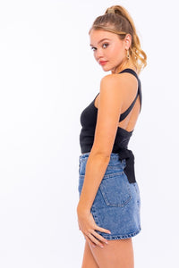 RIBBED KNIT CAMI FEATURED IN A CROPPED SILHOUETTE